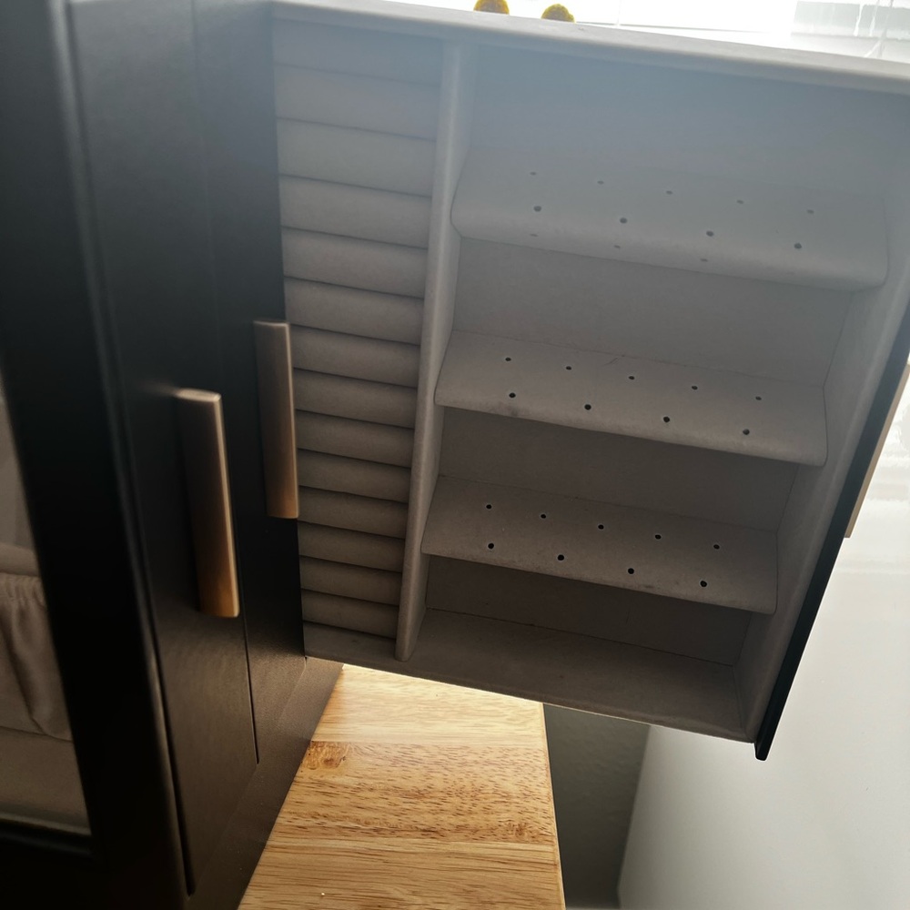 5-Layer Jewelry Box with Large Mirror, Modern Jewelry Organizer with 3 Side Draw - Picture 7 of 9